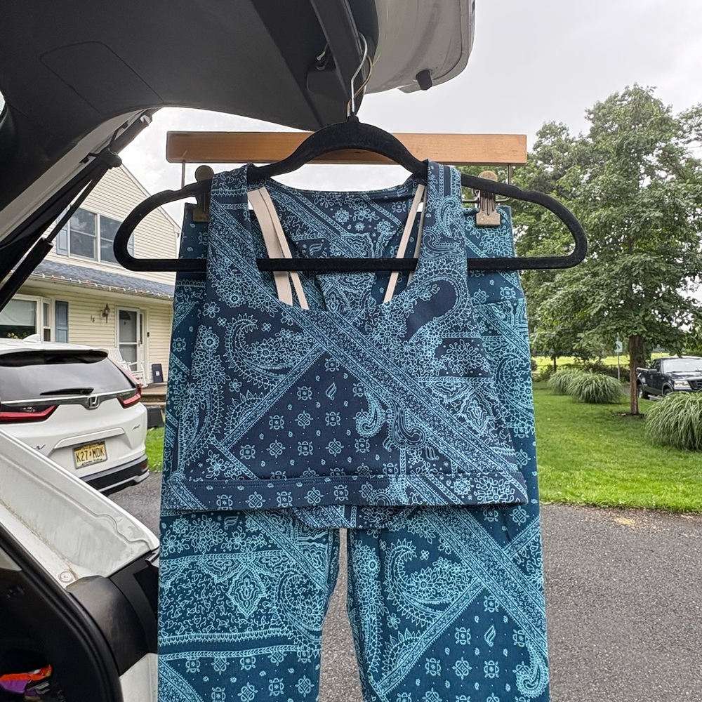 Fabletics Blue Patterned Matching Athletic Set - image 2